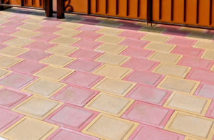Розовая тротуарная плитка