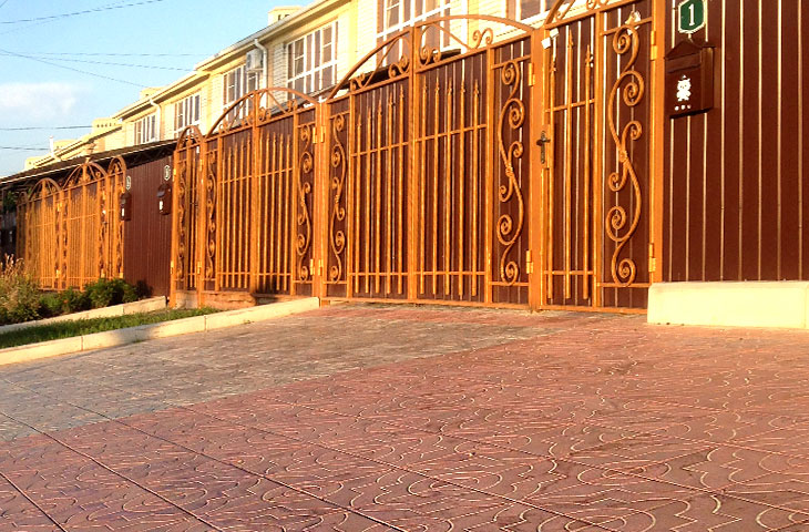 Тротуарная плитка перед воротами
