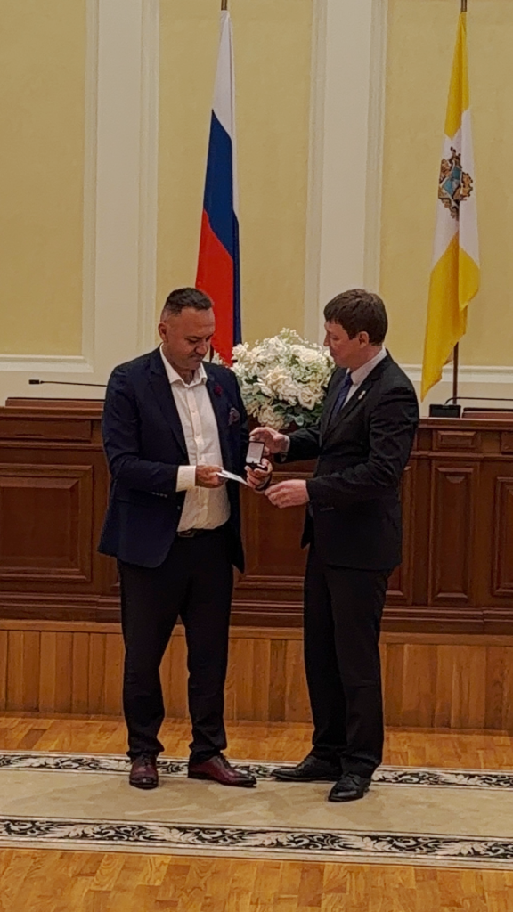 Награждение Председателя совета директоров ООО 'СУ-1'. Захарченко С.А. Фото пресс-службы ПО Римский Мастер.png Награждение Председателя совета директоров ООО 'СУ-1'. Захарченко С.А. Фото пресс-службы ПО Римский Мастер.png